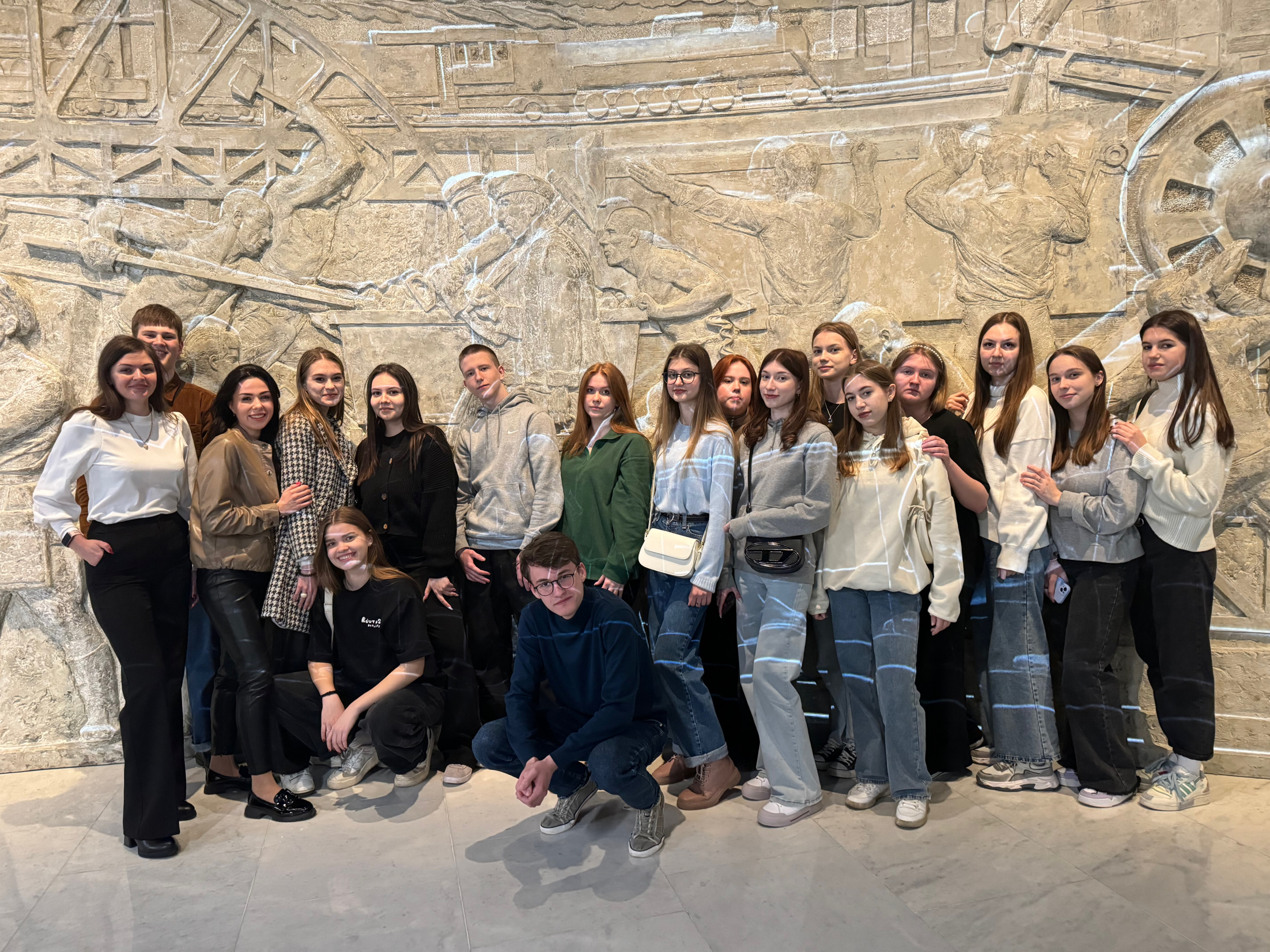 5 апреля учащиеся 10 и 11 классов посетили военно-исторический музей «Битва за оружие Великой Победы»..